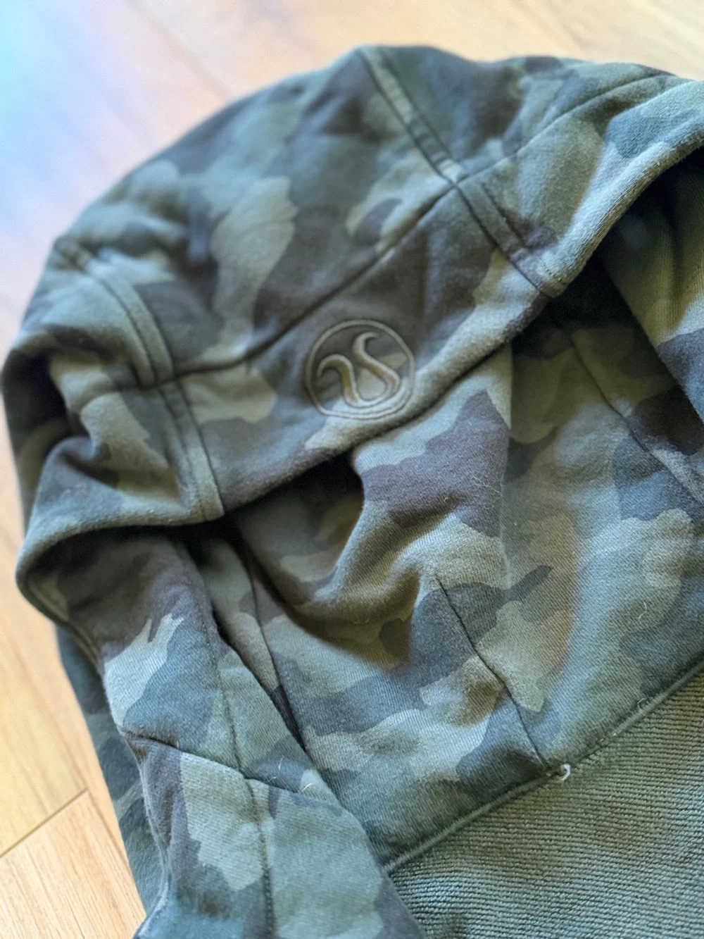 Lululemon Camo full-zip Scuba Hoodie – Size 6